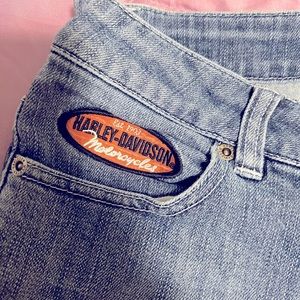 Womens Harley Davidson jeans.very gentley used no wear or tear inseam is 31